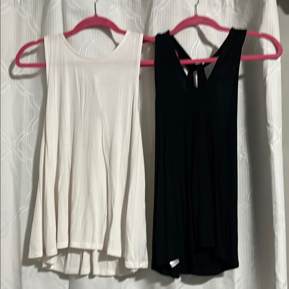 White and Black Old Navy Ribbed Tank Tops - Size L